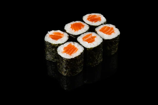 Salmon Maki Roll