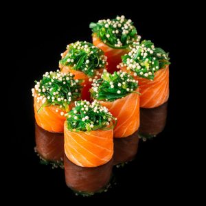 Salmon Wakame Roll