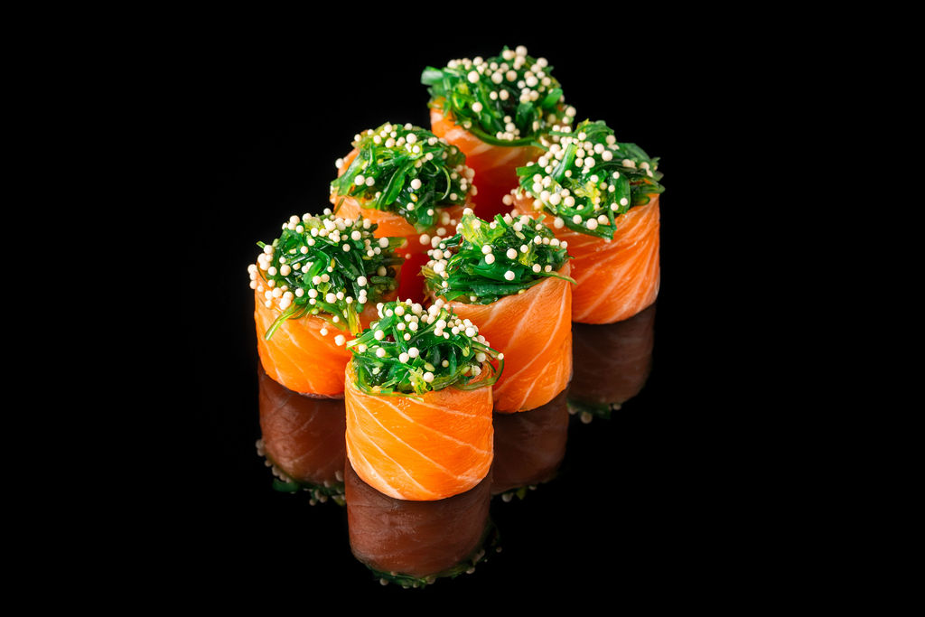 Salmon Wakame Roll
